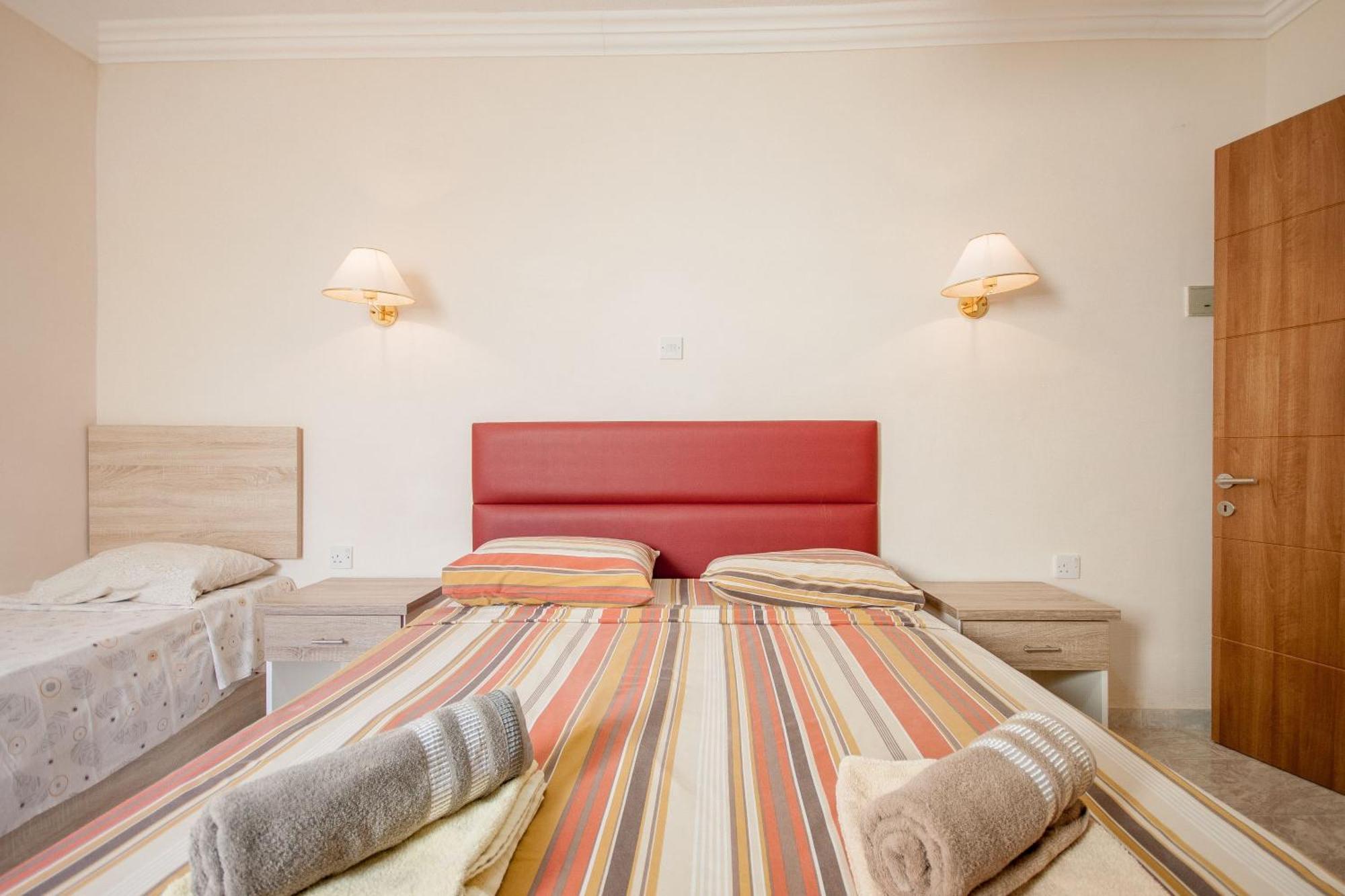 Pool & Sea Merill Apartments Mellieha Room photo