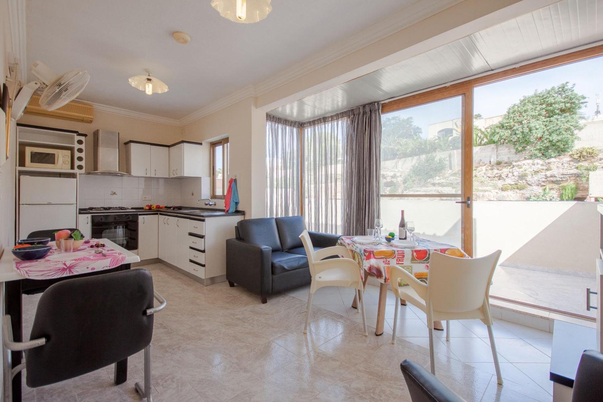 Pool & Sea Merill Apartments Mellieha Room photo