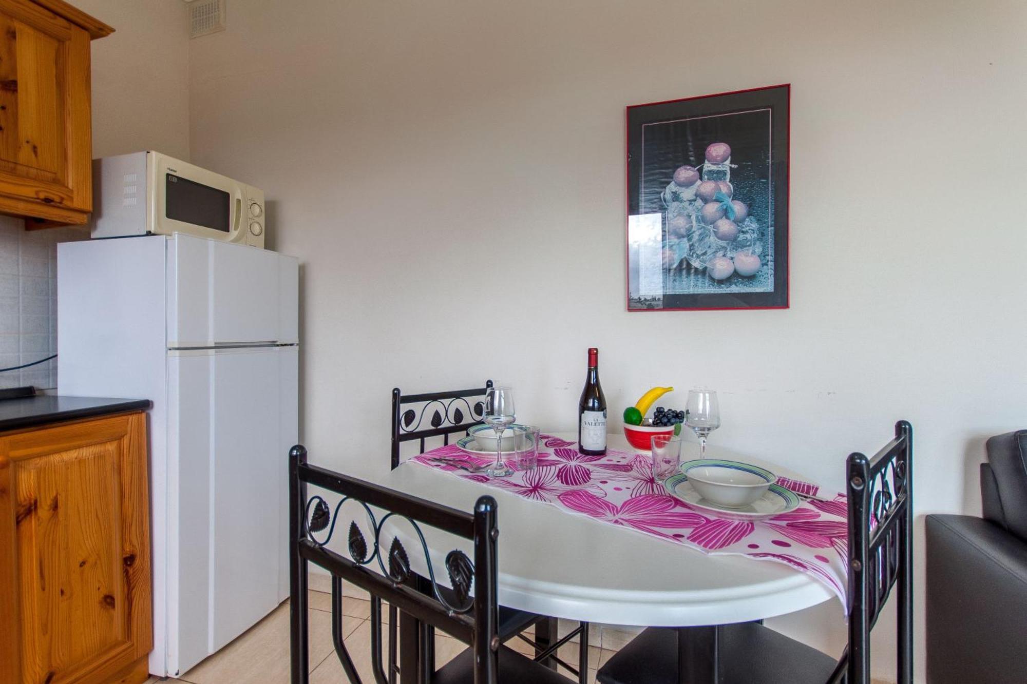 Pool & Sea Merill Apartments Mellieha Room photo